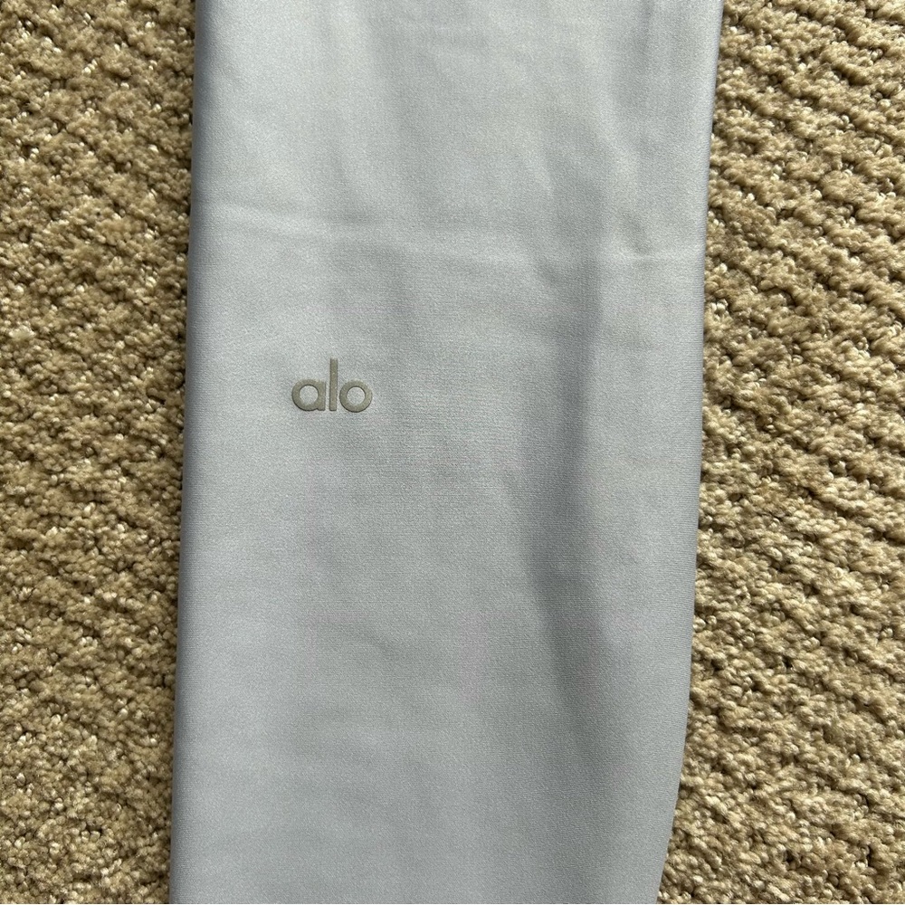 ALO Yoga 7/8 High-Waist Airlift Leggings Winter Frost Size Small - Picture 3 of 6